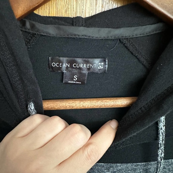 Ocean Current Color Block Long Sleeve Hooded Tee size small - Picture 2 of 7